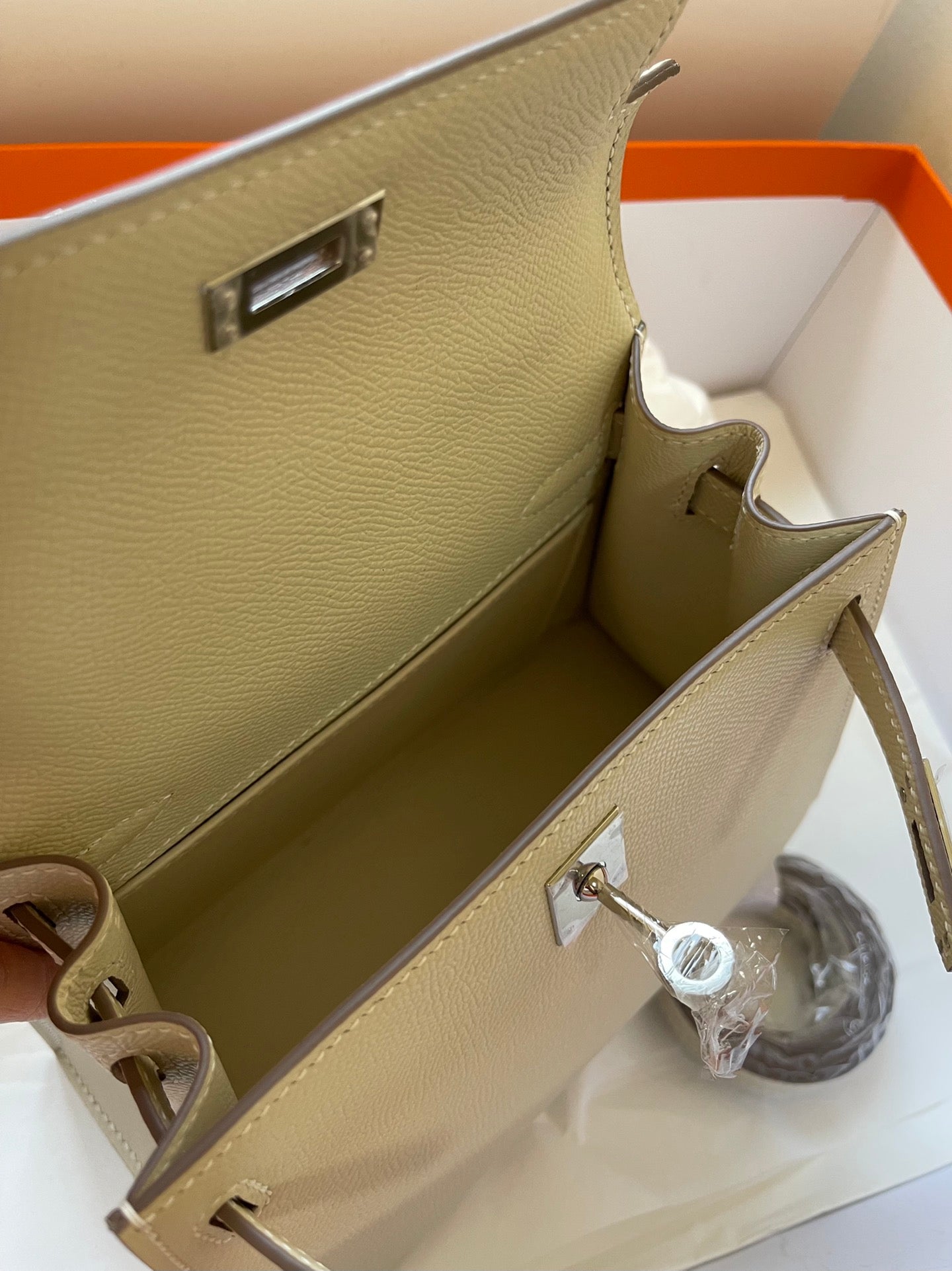 HERMES KELLY MINI 20 BAG IN OAT TAN CALFSKIN WITH SILVER HARDWARE