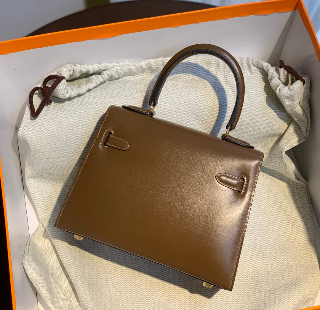 HERMES KELLY MINI 20 BAG IN CHOCOLATE BROWN SMOOTH CALFSKIN WITH GOLD HARDWARE