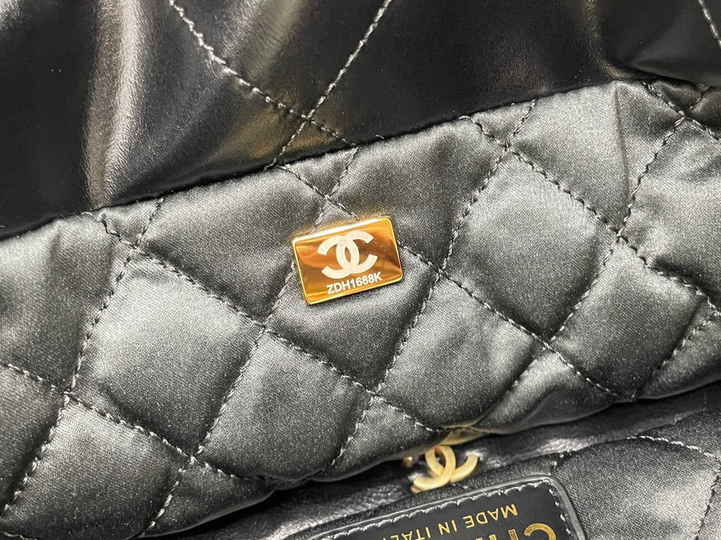 CHANEL LARGE 42 HANDBAG IN BLACK CALFSKIN GOLD HARDWARE