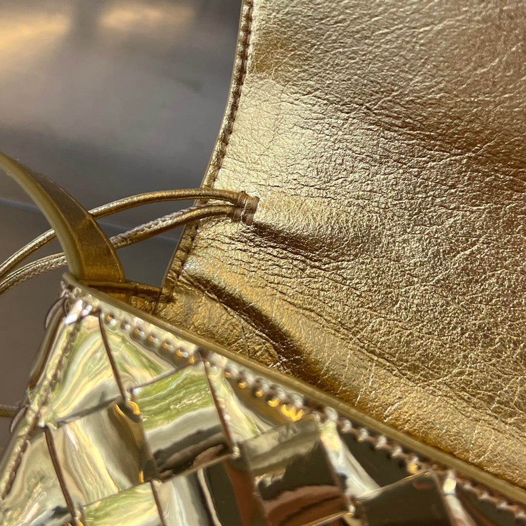 BOTTEGA VENETA ANDIAMO 21 IN GOLDEN LAMBSKIN