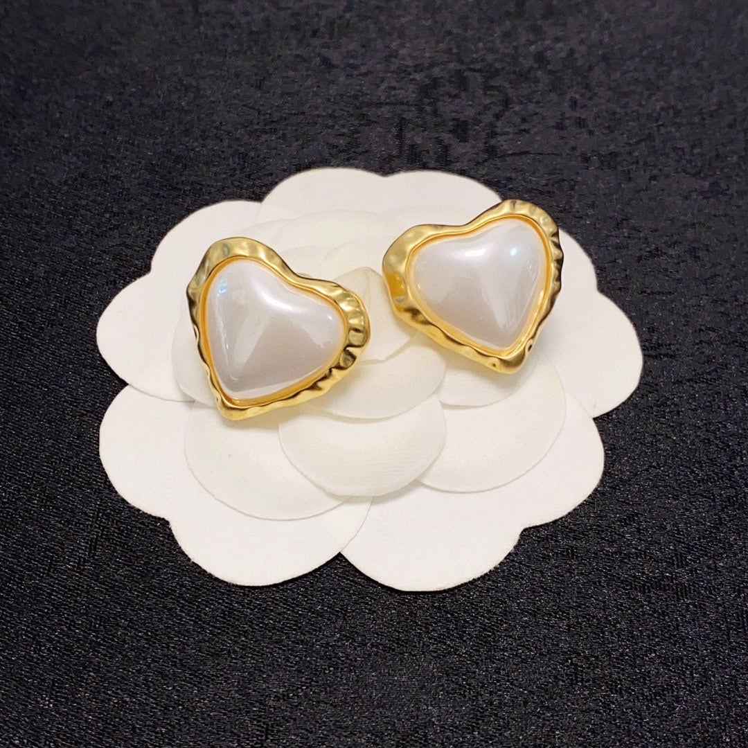 18K  Chanel Heart Pearl Earrings
