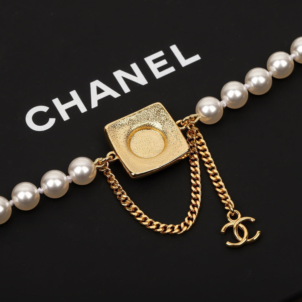 18K  Chanel Pearls Choker Necklace