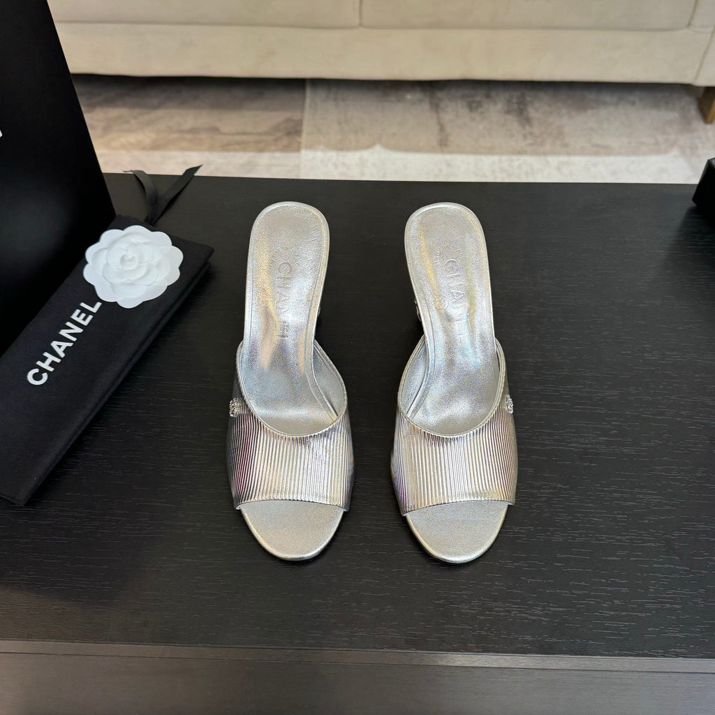 CHANEL T-STRAP PEARL HEEL 85 MM SANDALS IN SILVER LAMBSKIN MULE