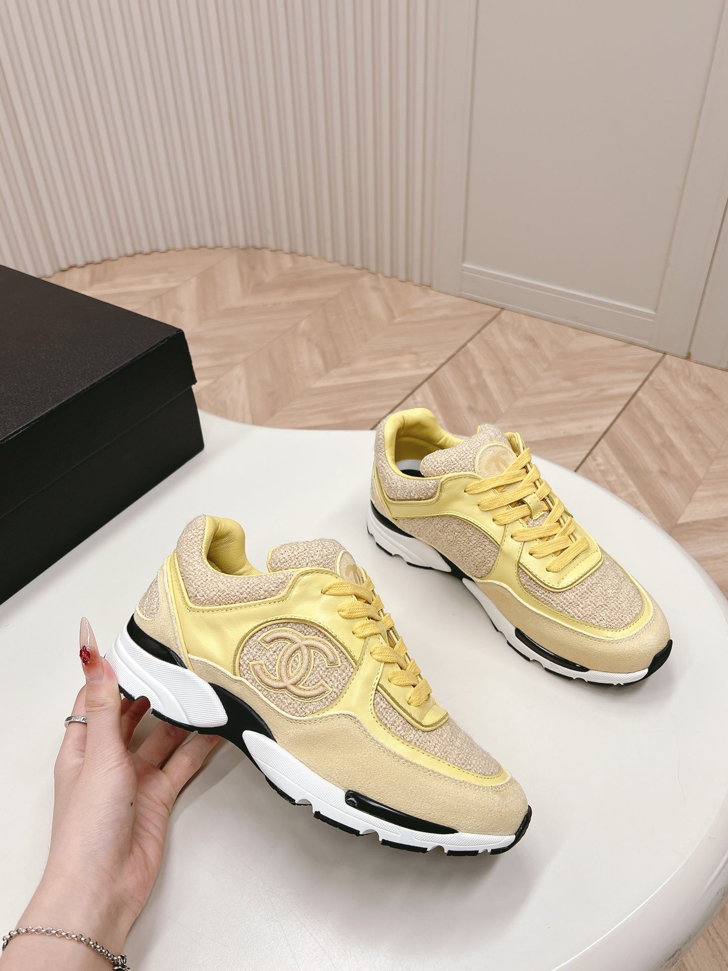 CHANEL TRAINERS IN LIGHT YELLOW SUEDE AND CALFSKIN