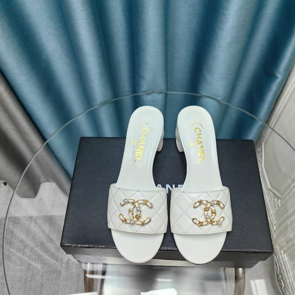 CHANEL MULE SLIDE SANDAL IN WHITE LAMBSKIN