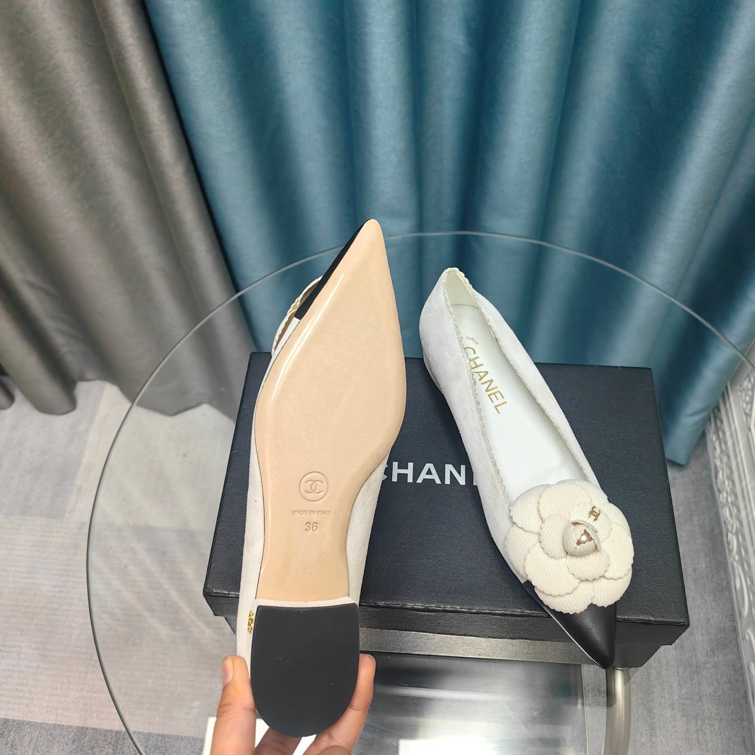 CHANEL BALLET FLAT IN WHITE SUEDE AND BLACK CALFSKIN WITH FLOWER