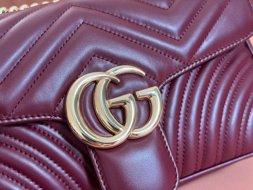 GUCCI MARMONT MEDIUM SHOUDER BAG 26 IN ROSSO ANCORA RED CALFSKIN
