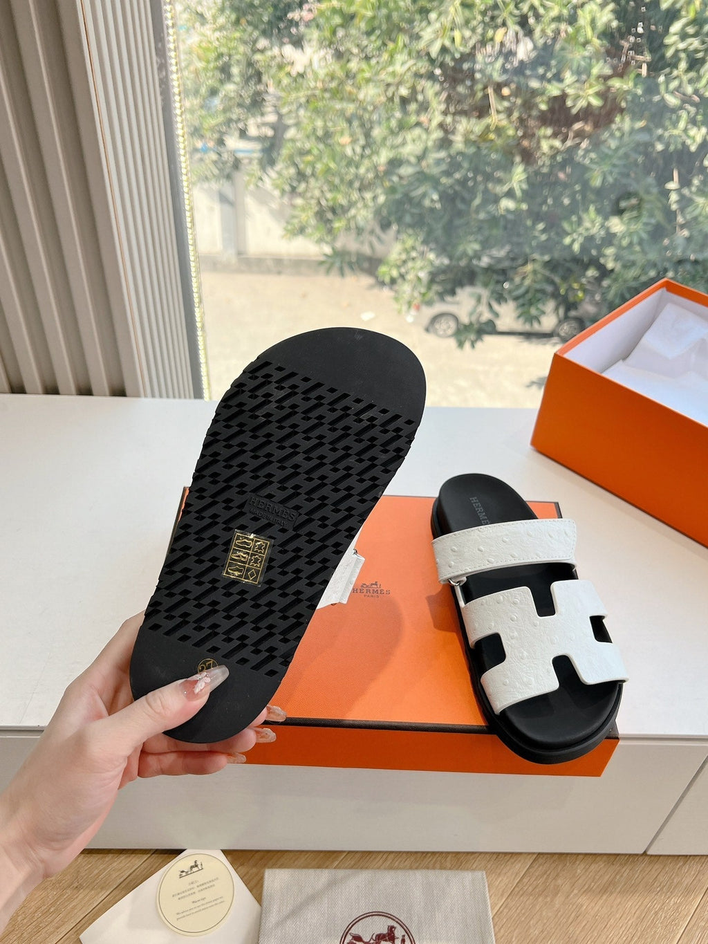 HERMES CHYPRE SANDAL IN WHITE GRAINED CALFSKIN
