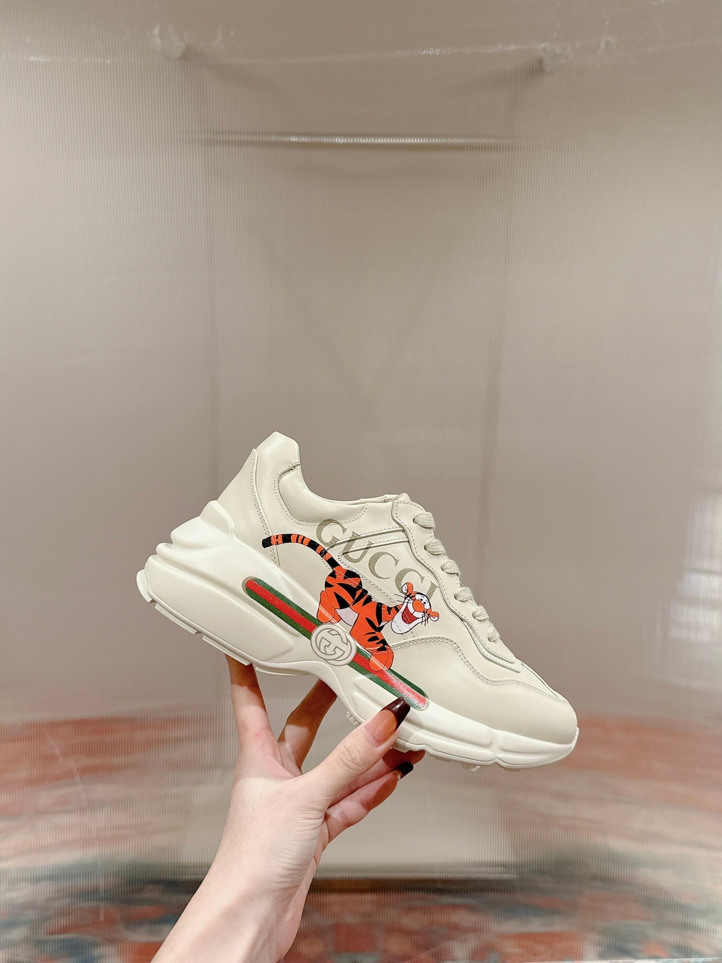 GUCCI RHYTON LOGO TRAINER WHITE CALFSKIN WITH TIGER MOTIF